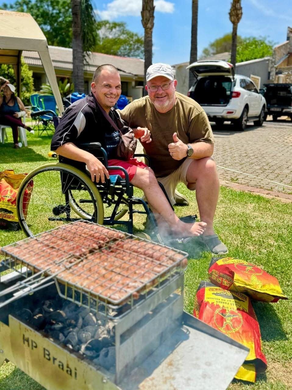 Jacques en Johantjie by 'n braai