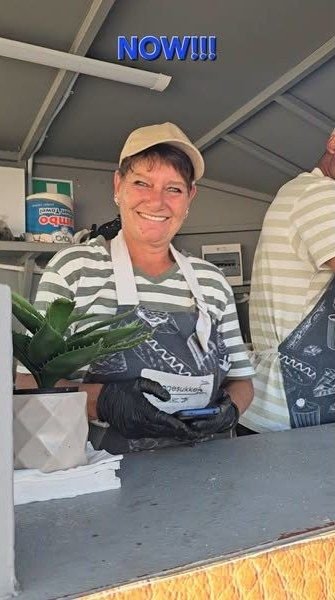 Noleen werk by die pannekoekwaentjie, nou
